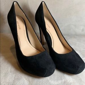 Pour La Victoire Black Suede Pumps US Size 7.5